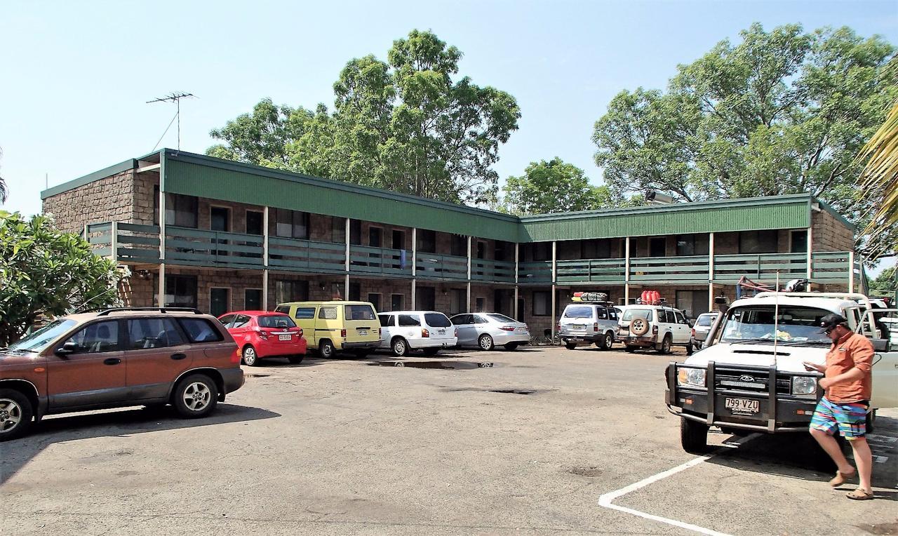Palm Court Backpackers Hostel แคทเทอรีน ภายนอก รูปภาพ